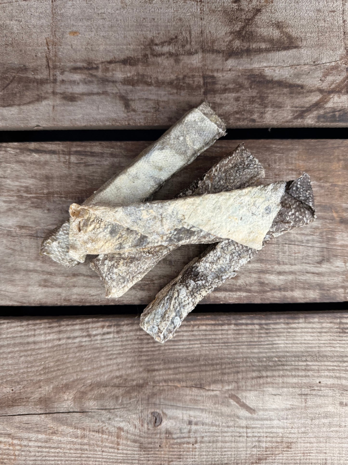Fish Skin Throw Sticks 1kg